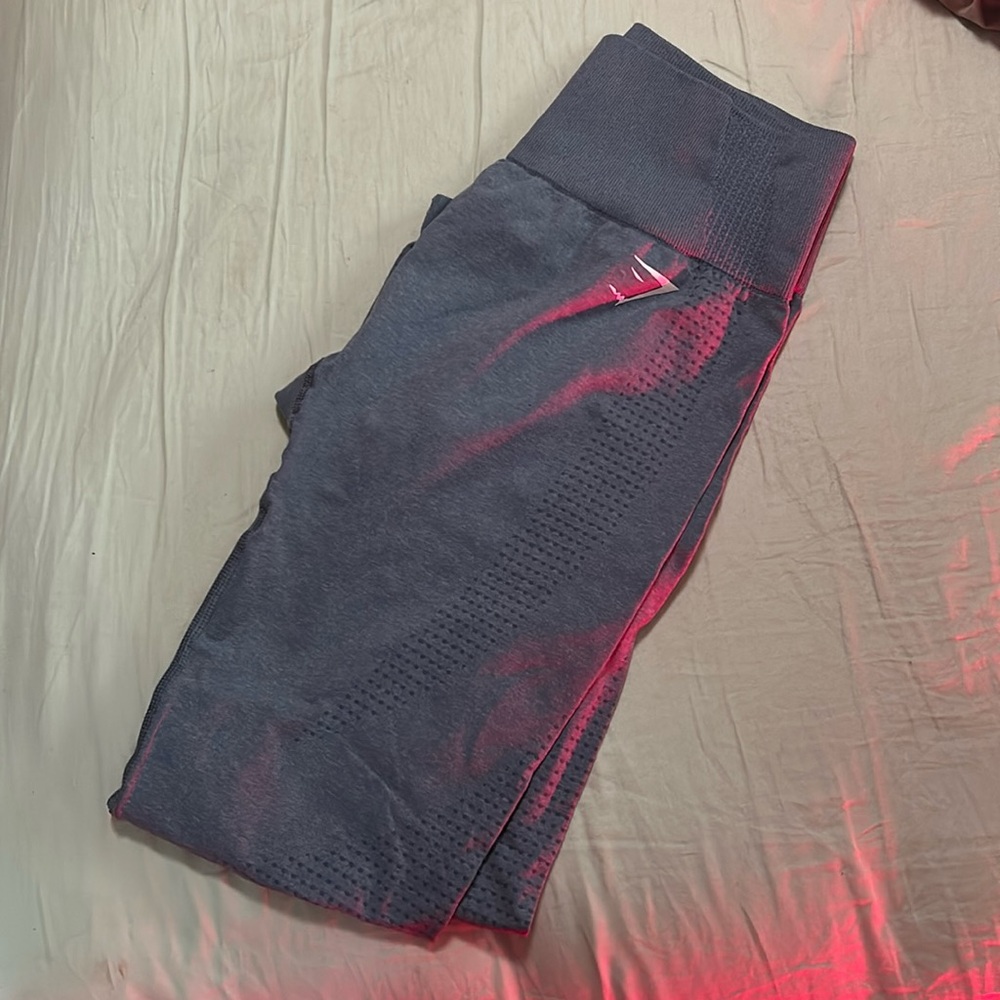 Gym shark leggings
